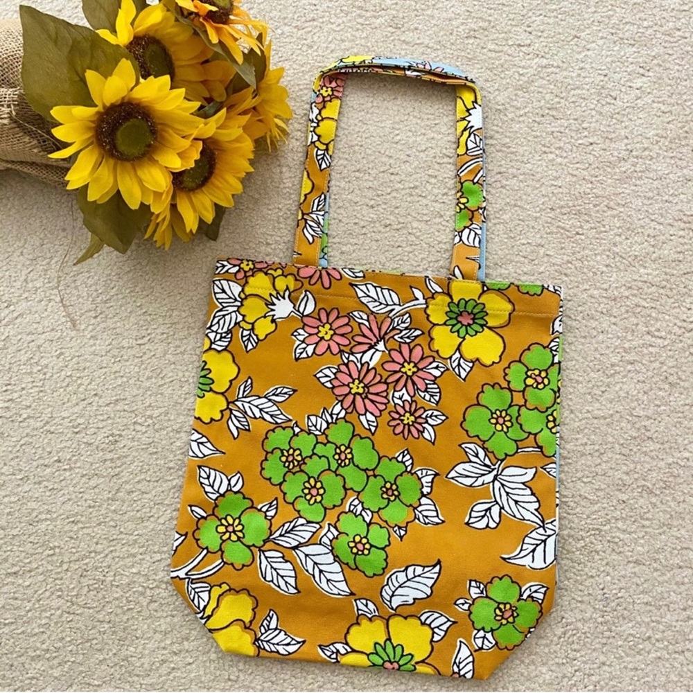 Tory Burch NWOT Floral Wallpaper Double Sided Canvas Tote Book Tote Retro Luxury